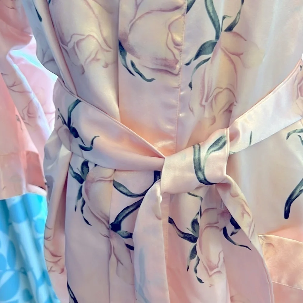 Opulent Pink Floral Rose Kimono Sytle Satiny Wrap Robe OS